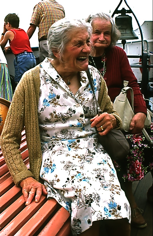 オバアチャンの豪快な笑い方　The exciting way of laughing of the old woman 　ⓒToshihiko Shibano